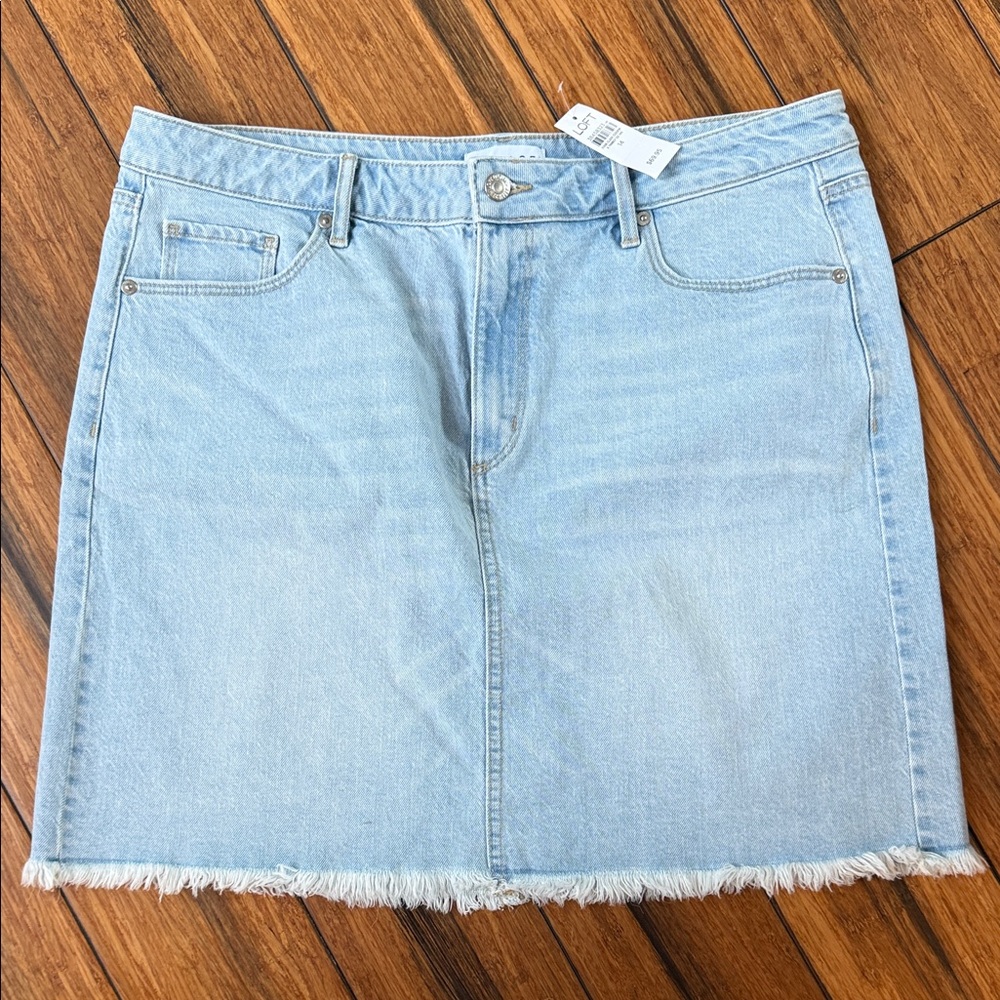 LOFT Sz 14 Light Wash Denim Mini Skirt - Women's